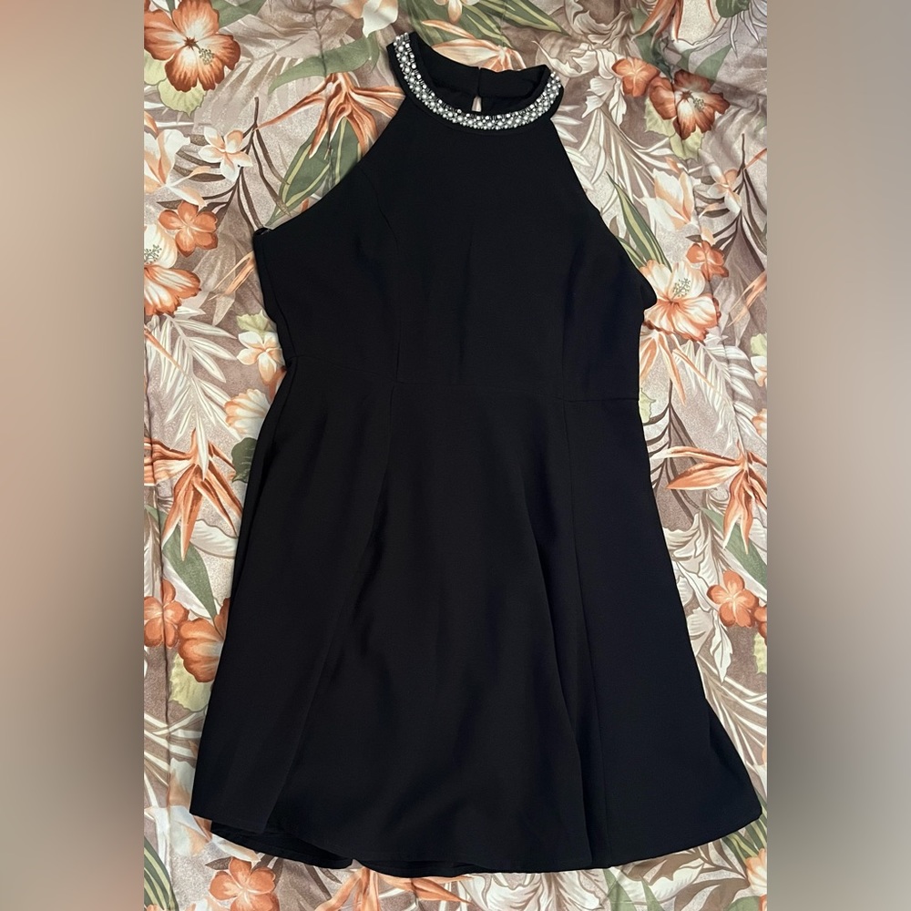 One Clothing Los Angeles Women’s Size Large Black Dress With Neck Embellishing